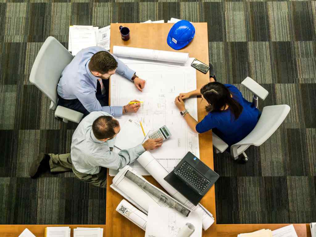 ¿CÓMO ESTÁ CAMBIANDO LA TECNOLOGÍA A LAS EMPRESAS?